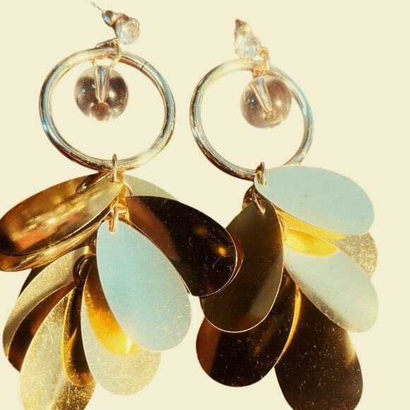 4 Pair of Dangle Fashion Earrings - Picture 4 of 5